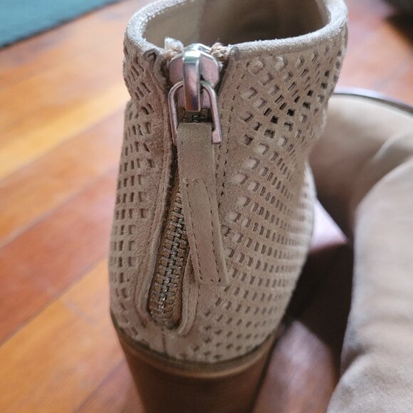 Suede Steve Madden Taupe "Replay" Booties, sz 7 - Picture 8 of 14